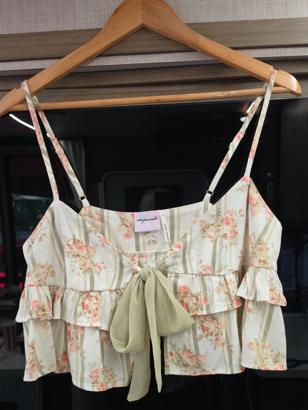 NWOT, "OUT FROM UNDER" RUFFLE FRONT TIE CROP TOP" 💐